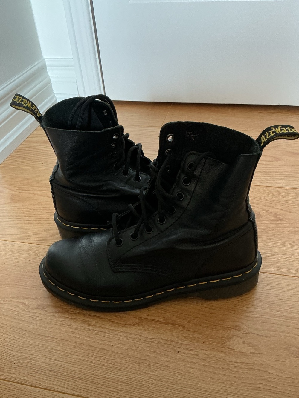 DM 1460 Pascal Leather 8-Eye Lace-Up Boots, L7